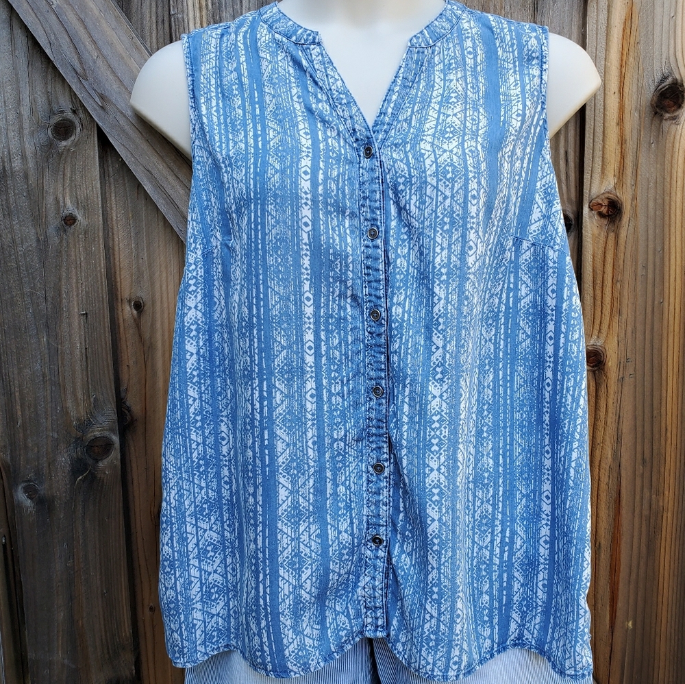 5 for $25 Sleeveless blue-patterned blouse size 2x